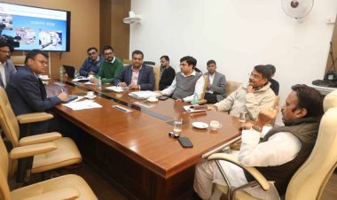 अधोसंरचनात्मक विकास के साथ उपकरणों की उपलब्धता की जाये सुनिश्चित: उप मुख्यमंत्री श्री शुक्ल