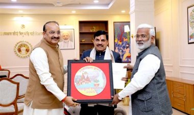 मुख्यमंत्री डॉ. यादव को प्रयागराज महाकुंभ-2025 के लिए किया आमंत्रित