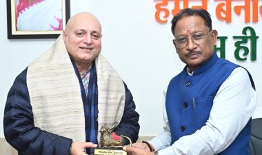 रायपुर : मुख्यमंत्री श्री विष्णु देव साय से प्रख्यात अभिनेता और पद्मश्री मनोज जोशी ने सौजन्य भेंट की