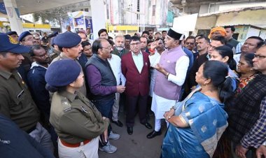 मंत्री श्री सारंग ने किया अल्पना टॉकीज तिराहे पर सड़क व नाली निर्माण कार्य का निरीक्षण
