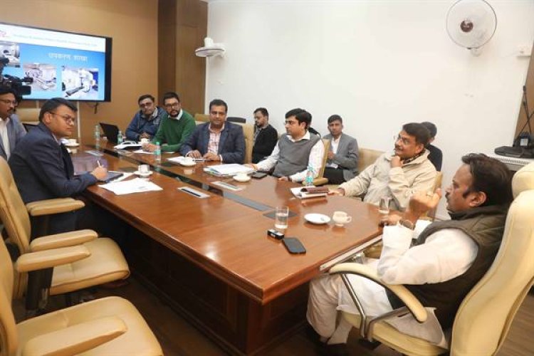 अधोसंरचनात्मक विकास के साथ उपकरणों की उपलब्धता की जाये सुनिश्चित: उप मुख्यमंत्री श्री शुक्ल