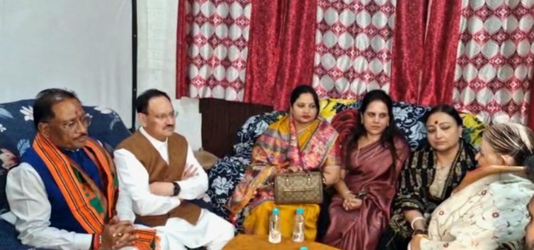 रायपुर : केंद्रीय स्वास्थ्य मंत्री श्री नड्डा ने पूर्व राज्यसभा सदस्य स्व. श्री गोपाल व्यास के परिजनों से की मुलाकात