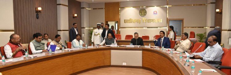 रायपुर : विधानसभा अध्यक्ष डॉ. रमन सिंह की अध्यक्षता में आज छत्तीसगढ़ विधानसभा के समिति कक्ष में कार्य मंत्रणा समिति की बैठक आयोजित की गई