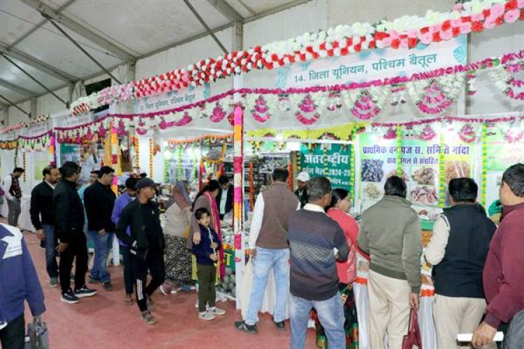 अलीराजपुर के दाल-पानिये के स्वाद के लिए लोगों की लगी भीड़