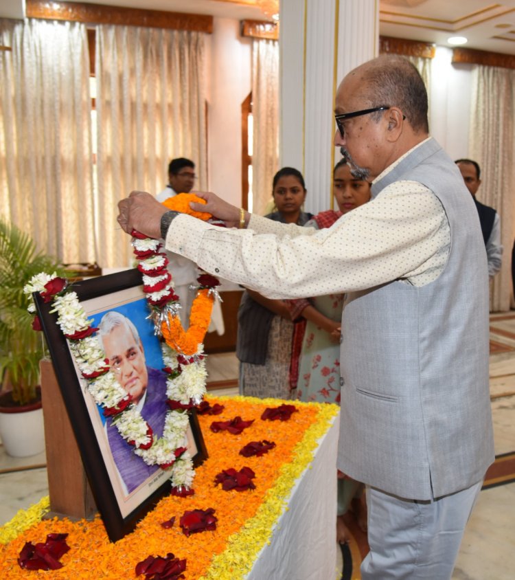 रायपुर : श्रद्धेय अटल जी के सपनों का भारत बनाने में सभी अपना योगदान दें-राज्यपाल श्री डेका