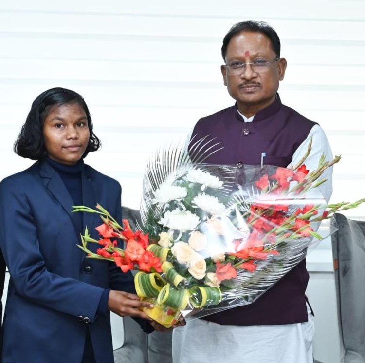 रायपुर : राष्ट्रीय जूडो खिलाड़ी हेमबती ने मुख्यमंत्री से कहा ओलंपिक में मेडल लेकर आना मेरा सपना