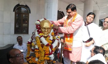 गणतंत्र दिवस के शुभ दिन पर संविधान निर्माता डॉ. बाबा साहेब की जन्मस्थली में आकर उन्हें प्रणाम करना सौभाग्य की बात : मुख्यमंत्री डॉ. यादव