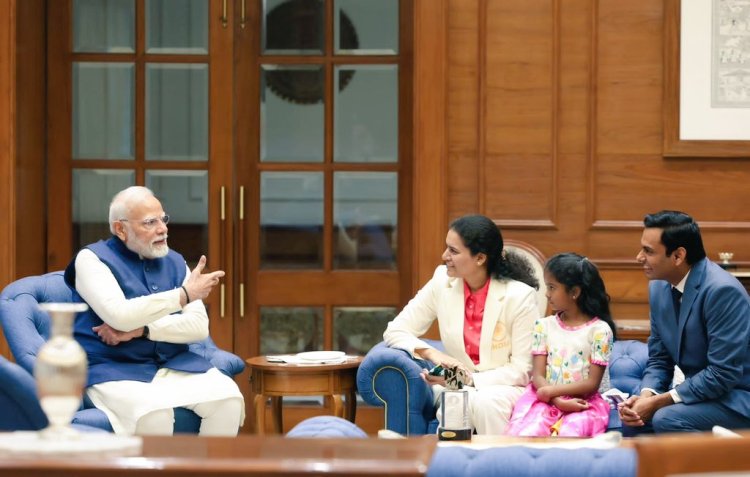 नई दिल्ली: प्रधानमंत्री नरेन्द्र मोदी ने शतरंज चैम्पियन कोनेरू हम्पी और उनके परिवार से मुलाकात की