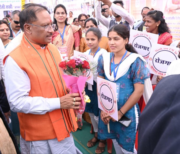 रायपुर : अनुकंपा एवं आंगनबाड़ी नियुक्ति पाने वालों ने कहा थैंक्यू सीएम सर...