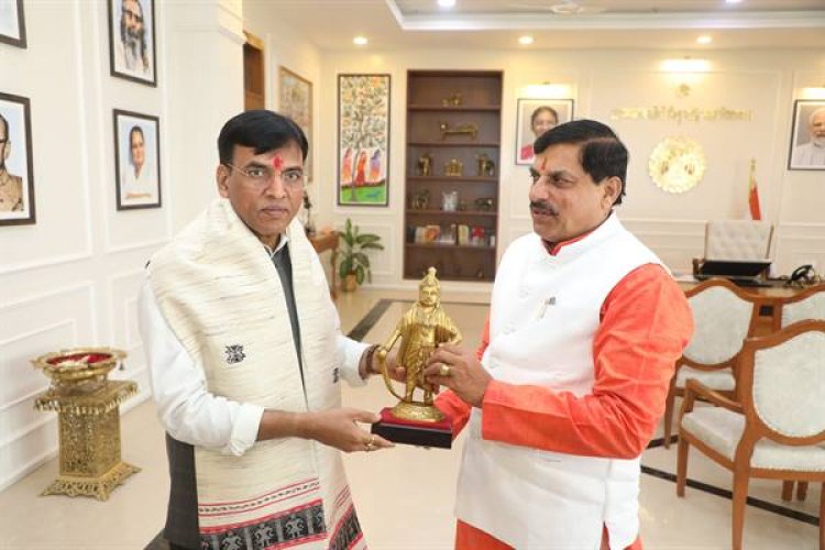 मुख्यमंत्री डॉ. यादव से केन्द्रीय मंत्री श्री मनसुख मंडाविया ने की सौजन्य भेंट