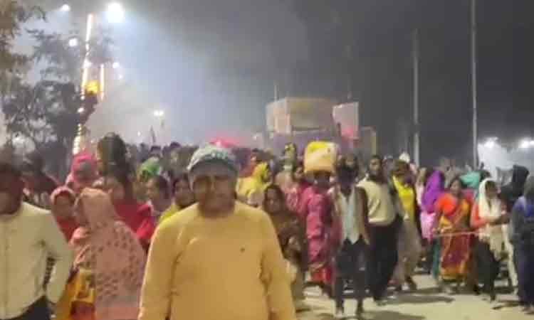 महाकुंभ: बिछड़ों को अपनों से मिला रहा डिजिटल खोया-पाया केंद्र