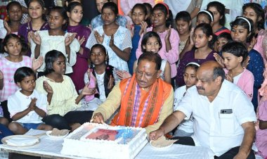 रायपुर : नन्ही मुस्कानों के संग मुख्यमंत्री श्री साय ने मनाया अपना जन्मदिन