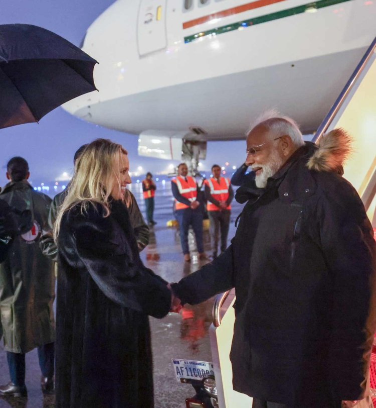 प्रधानमंत्री नरेन्द्र मोदी अमरीकी राष्ट्रपति डोनाल्ड ट्रंप के साथ द्विपक्षीय वार्ता करने के लिए वाशिंगटन डीसी पहुंचे