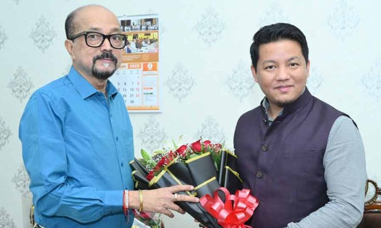 रायपुर : राज्यपाल श्री डेका से सांसद डॉ. सुब्बा ने सौजन्य भेंट की