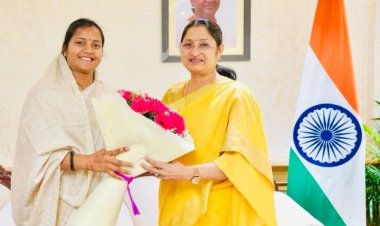 रायपुर : केन्द्रीय महिला एवं बाल विकास मंत्री से मंत्री श्रीमती राजवाड़े ने की सौजन्य मुलाकात