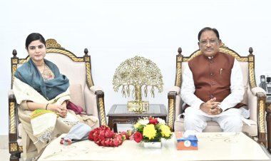 रायपुर : मुख्यमंत्री श्री विष्णु देव साय से प्रसिद्ध कथावाचक देवी चित्रलेखा की सौजन्य भेंट