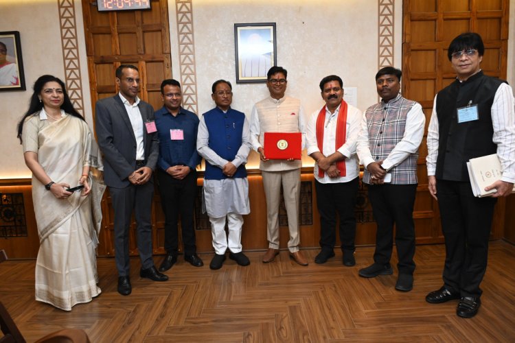 रायपुर : वित्त मंत्री श्री ओपी चौधरी ने किए बजट पर हस्ताक्षर