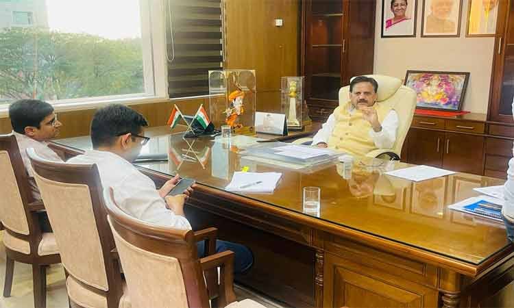 स्वास्थ्य संस्थाओं के उन्नयन के पात्र प्रस्तावों को शीघ्र प्रस्तुत करें : उप मुख्यमंत्री श्री शुक्ल