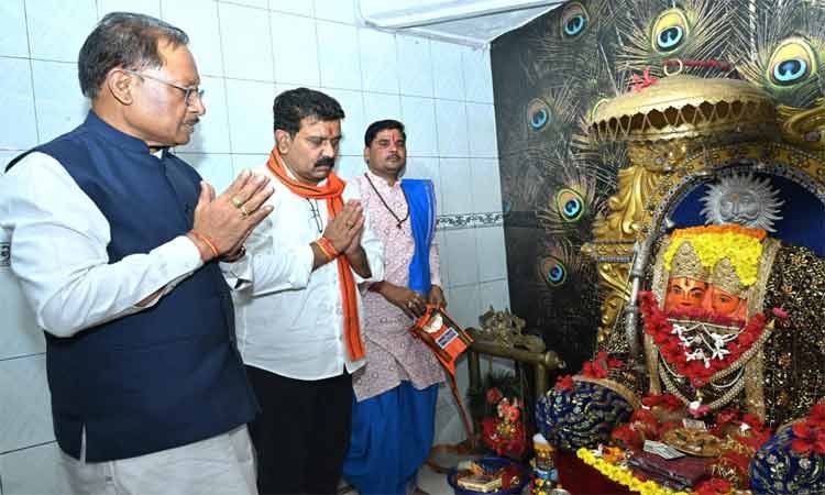 रायपुर : मुख्यमंत्री श्री विष्णु देव साय ने माता कौशल्या की पूजा-अर्चना कर प्रदेशवासियों की सुख-समृद्धि की कामना की