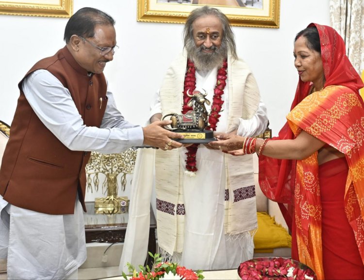 रायपुर : मुख्यमंत्री श्री विष्णुदेव साय ने आध्यात्मिक गुरु श्री श्री रविशंकर से लिया आशीर्वाद