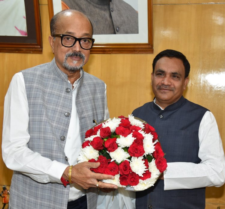 रायपुर : राज्यपाल श्री डेका से छत्तीसगढ़ वक्फ बोर्ड अध्यक्ष ने भेंट की