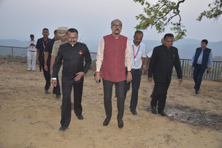 रायपुर : राज्यपाल रमेन डेका पहुंचे मैनपाट, किया उल्टा पानी पर्यटन स्थल का निरीक्षण