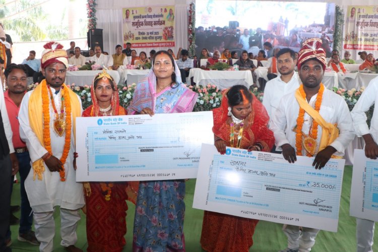रायपुर : 200 जोड़ें दाम्पत्य बंधन में बंधे, मंत्री श्रीमती लक्ष्मी राजवाड़े ने दिया आशीर्वाद