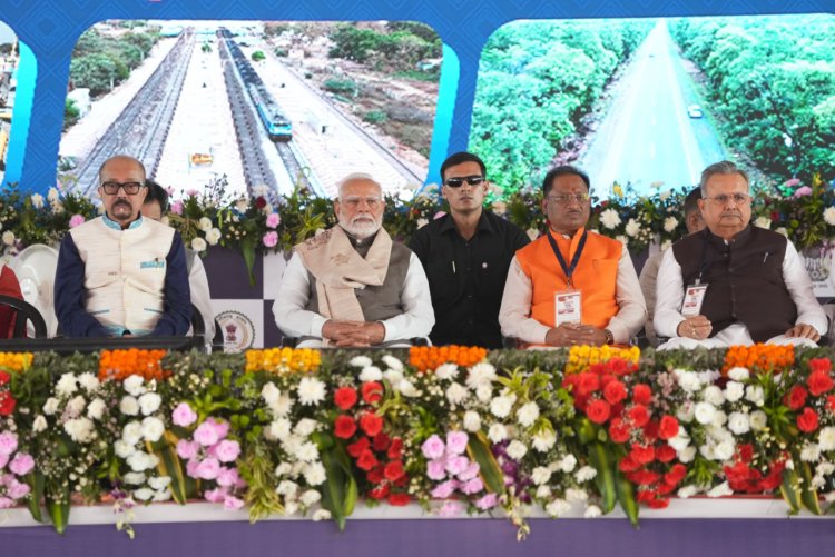 रायपुर : प्रधानमंत्री श्री नरेंद्र मोदी से मिली छत्तीसगढ़ को 33 हजार 700 करोड़ रुपए की विकास परियोजनाओं की सौगात : मुख्यमंत्री श्री विष्णुदेव साय ने जताया आभार