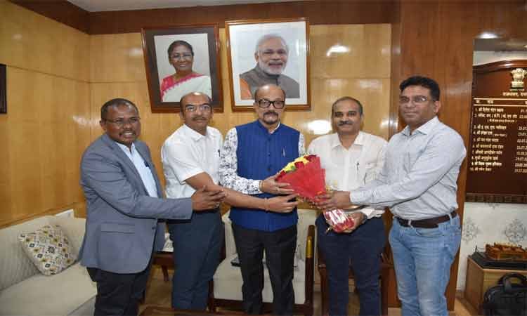 रायपुर : राज्यपाल श्री डेका से आईएमए की नई कार्यकारिणी के सदस्यों ने सौजन्य भेंट की