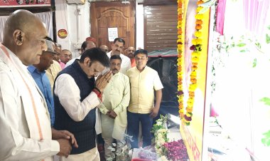 उप मुख्यमंत्री श्री शुक्ल ने पूर्व मंत्री श्री पटेल के पिताजी के निधन पर दी श्रद्धांजलि