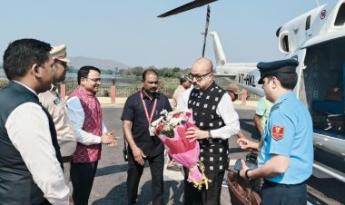 रायपुर : राज्यपाल श्री डेका का संबलपुर पहुंचने पर आत्मीय स्वागत