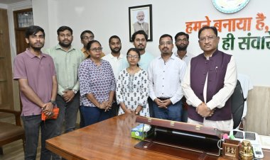 रायपुर : मुख्यमंत्री श्री विष्णु देव साय से सौजन्य मुलाकात के बाद बीएड प्रशिक्षित बर्खास्त सहायक शिक्षकों ने आंदोलन समाप्ति की घोषणा की