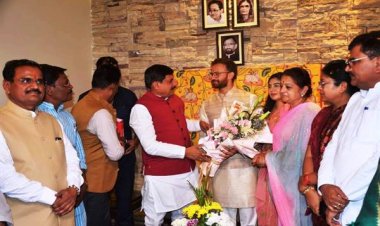 मुख्यमंत्री डॉ. यादव ने नव दम्पति को दिया आशीर्वाद