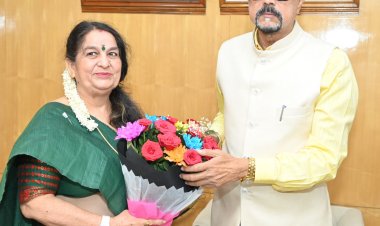 रायपुर : राज्यपाल श्री डेका से कुलपति डॉ. सुश्री शर्मा ने सौजन्य भेंट की