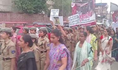 पहलगाम में हुए आतंकी हमले के विरोध में मथुरा में छात्राओं ने निकाली हुंकार रैली