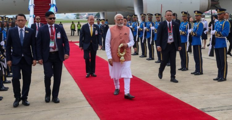 प्रधानमंत्री नरेंद्र मोदी छठे बिम्सटेक शिखर सम्मेलन में भाग लेने के लिए थाईलैंड की राजधानी बैंकॉक पहुंचे