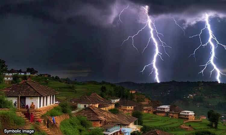 बिजली और तूफान ने मचाई तबाही, बिहार-यूपी में जनजीवन अस्त-व्यस्त