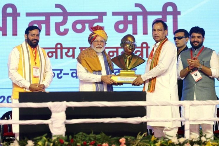 प्रधानमंत्री नरेंद्र मोदी ने हरियाणा में 10 हजार करोड़ रुपये लागत की विकास परियोजनाओं का शिलान्यास और लोकार्पण किया