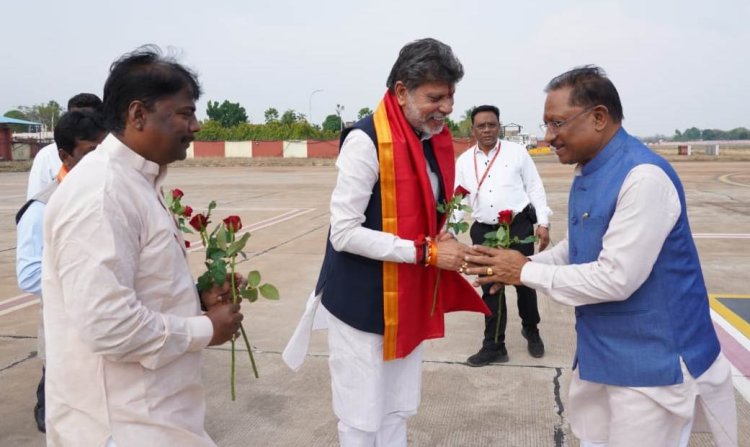 रायपुर : मुख्यमंत्री श्री विष्णुदेव साय का मां दंतेश्वरी एयरपोर्ट पर आत्मीय स्वागत