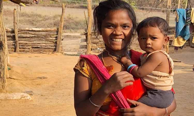 रायपुर : बेटी अनुष्का की छठी में महतारी वंदन योजना बनी खुशियों की वजह