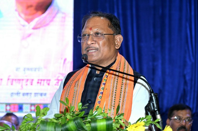 रायपुर : मुख्यमंत्री श्री विष्णु देव साय लौह शिल्पकार विकास बोर्ड के नवनियुक्त अध्यक्ष के पदभार ग्रहण कार्यक्रम में हुए शामिल