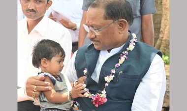 रायपुर : मुख्यमंत्री अचानक पहुंचे बेमेतरा के सहसपुर, लिया ग्रामीणों से सीधा फीडबैक