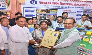 रायपुर : छत्तीसगढ़ राज्य ग्रामीण आजीविका मिशन के अंतर्गत उत्कृष्ट कार्य करने वाली दीदियों का हुआ सम्मान