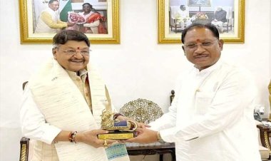 रायपुर : मुख्यमंत्री विष्णुदेव साय से मध्यप्रदेश के कैबिनेट मंत्री श्री कैलाश विजयवर्गीय ने की सौजन्य मुलाकात