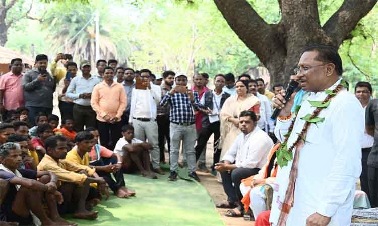 रायपुर : मुख्यमंत्री श्री विष्णु देव साय पहुंचे दंतेवाड़ा जिले के ग्राम मुलेर : छत्तीसगढ़ के अंतिम छोर पर पहुंचा सुशासन तिहार