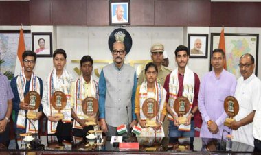 रायपुर : राज्यपाल श्री रमेन डेका से सरस्वती शिक्षा संस्थान के मेधावी विद्यार्थियों ने की मुलाकात