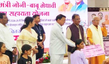 रायपुर : मुख्यमंत्री नोनी बाबू मेधावी शिक्षा सहायता योजना : पायल को मिली एक लाख रूपए की सहायता