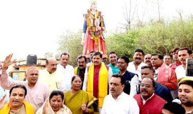 रानी दुर्गावती की समाधि स्थल पहुँचे मुख्यमंत्री डॉ. यादव