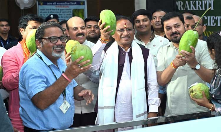 रायपुर : आम की खेेती किसानों की आय बढ़ाने में मददगार : मुख्यमंत्री श्री विष्णु देव साय