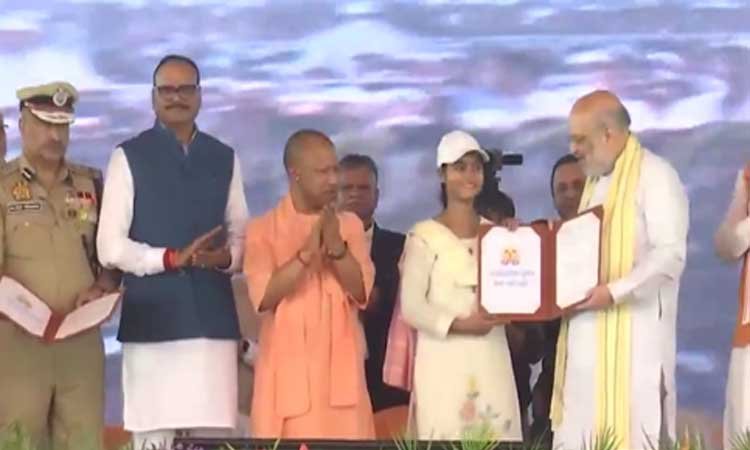 लखनऊ में मुख्यमंत्री योगी आदित्यनाथ और केंद्रीय गृह मंत्री अमित शाह ने 60, 244 सिपाही को सौपे नियुक्ति पत्र